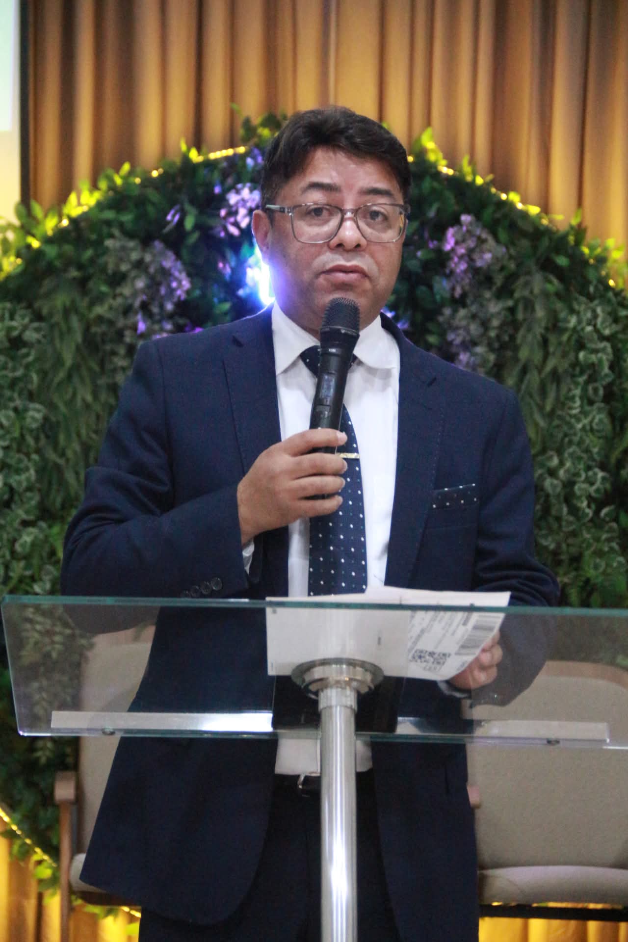 Pr. Josimar Monteiro no púlpito